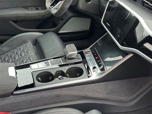Used 2025 Audi RS 6 performance image 17