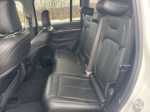 Used 2023 Jeep Grand Cherokee Limited image 22