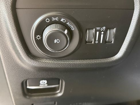 Used 2022 Jeep Grand Cherokee Overland w/ Adv Protech Group III AWD/4WD image 21