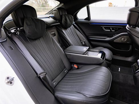 Used 2022 Mercedes-Benz S 580 4MATIC Sedan w/ AMG Line Package image 30