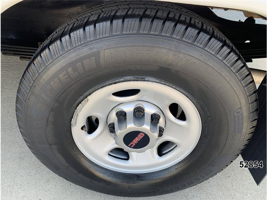 Used 2015 GMC Savana 3500 RWD image 22