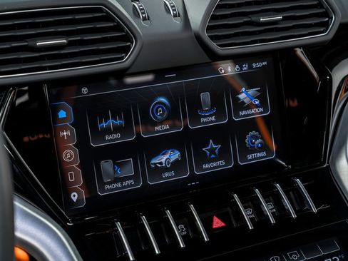 Used 2023 Lamborghini Urus S image 25