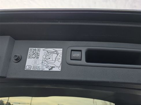 Used 2024 Toyota Highlander LE image 38