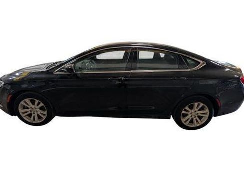 Used 2016 Chrysler 200 Limited FWD image 2