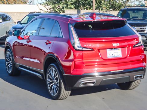 Used 2024 Cadillac XT4 Sport w/ Technology Package image 2