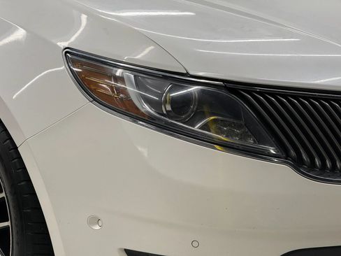 Used 2013 Lincoln MKS AWD image 6