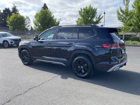 Used 2024 Volkswagen Atlas Peak Edition SE AWD/4WD image 3