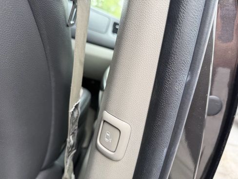 Used 2017 Kia Sedona LX w/ LX Essentials Premium Package FWD image 10