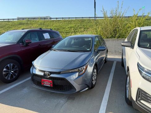 Certified 2021 Toyota Corolla LE FWD image 2