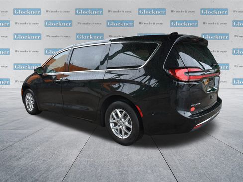 Used 2024 Chrysler Pacifica Touring-L FWD image 8