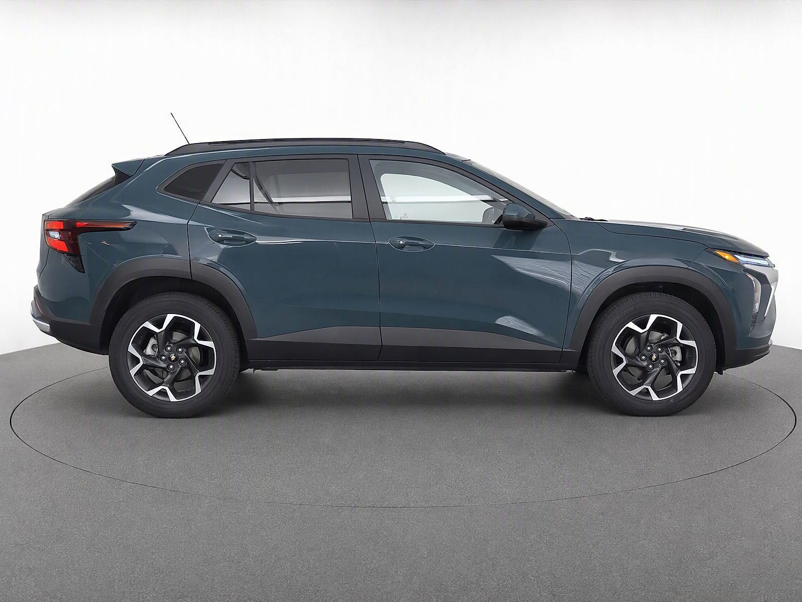 Used 2025 Chevrolet Trax LT w/ Driver Confidence Package FWD image 8