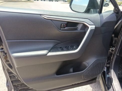 Used 2025 Toyota RAV4 LE AWD/4WD image 11