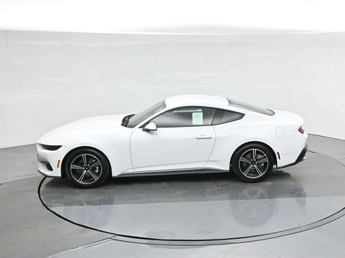 Used 2025 Ford Mustang Coupe RWD image 40