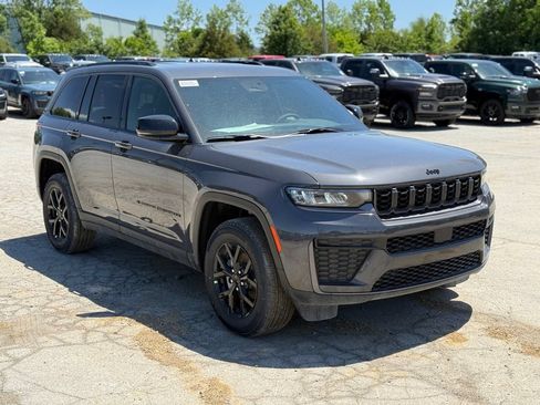 New 2026 Jeep Grand Cherokee Altitude AWD/4WD image 4