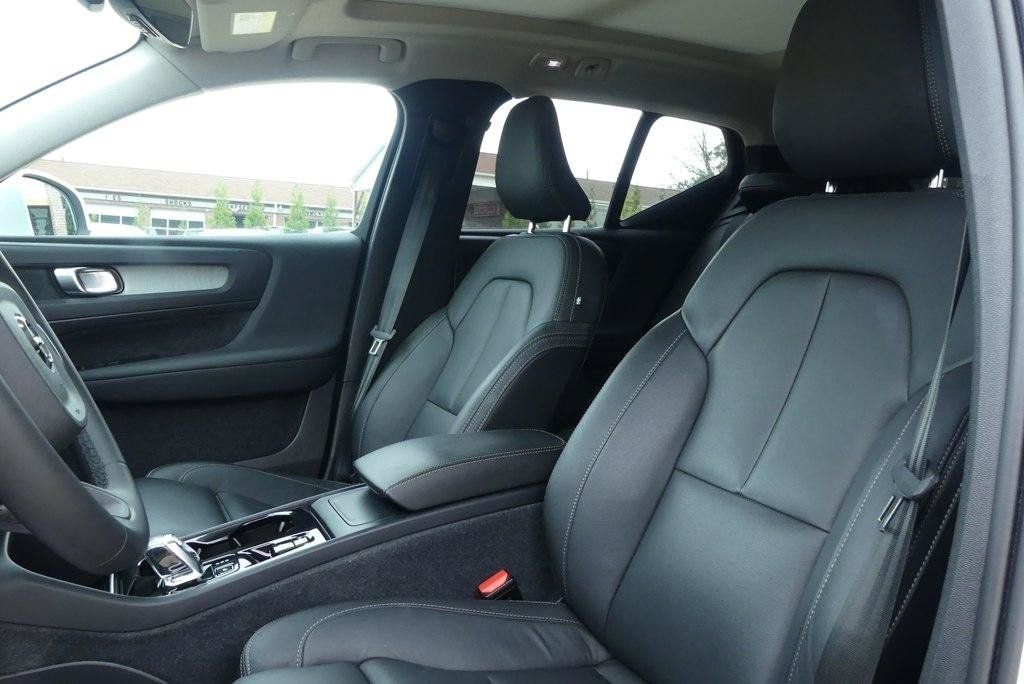 Used 2024 Volvo XC40 B5 Plus AWD/4WD image 14