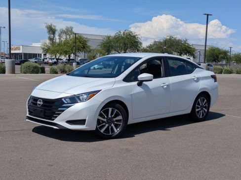 Used 2024 Nissan Versa SV FWD image 31