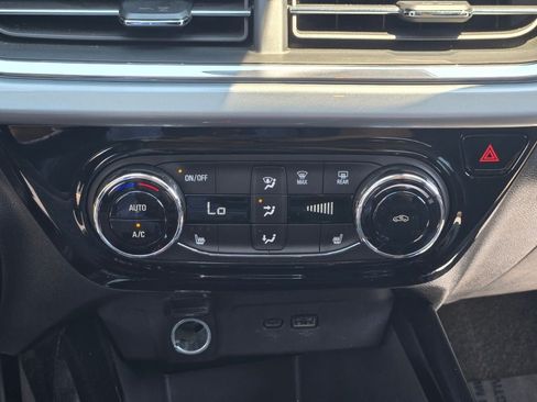 Certified 2025 Chevrolet Trax LT w/ LT Convenience Package FWD image 26