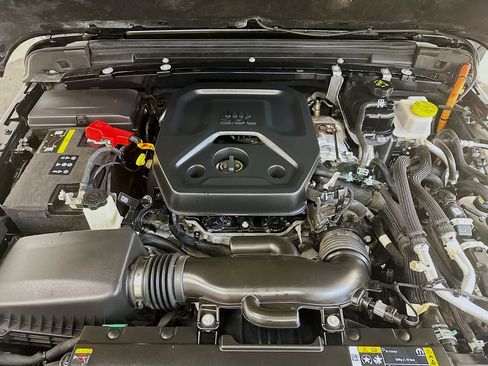 Used 2023 Jeep Wrangler Sahara w/ Cold Weather Group image 33