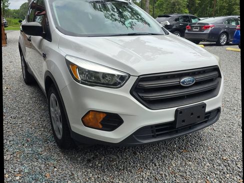 Used 2017 Ford Escape S FWD image 3