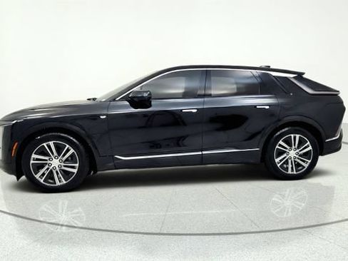 Used 2024 Cadillac Lyriq Luxury AWD/4WD image 4