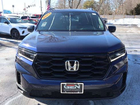 Used 2023 Honda Pilot Sport image 3