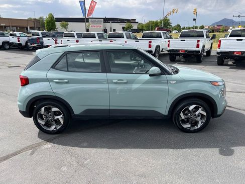 Used 2025 Hyundai Venue SEL FWD image 7