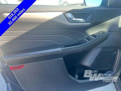 Used 2021 Ford Escape SE image 11