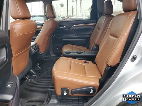 Used 2017 Toyota Highlander Limited image 16
