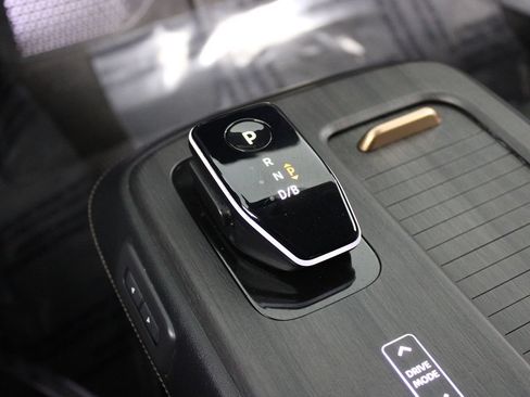 Used 2023 Nissan Ariya AWD image 26