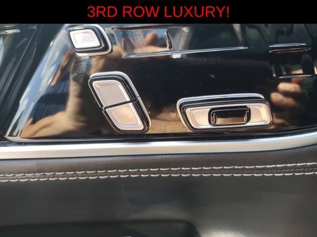 Used 2023 Jeep Grand Wagoneer L Series II AWD/4WD image 18