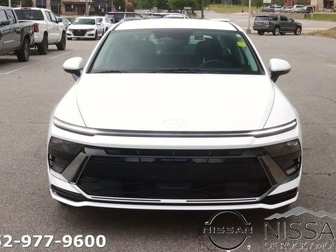Used 2025 Hyundai Sonata SEL FWD image 2