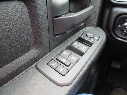 New 2026 RAM 2500 Tradesman w/ Chrome Appearance Group AWD/4WD image 31