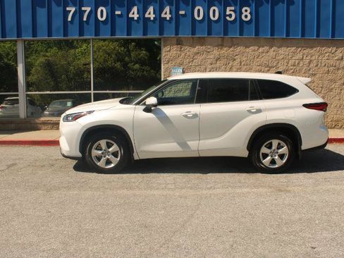 Used 2022 Toyota Highlander LE AWD/4WD image 20