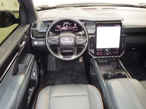 Used 2025 GMC Acadia AT4 w/ LPO, Floor Liner Package AWD/4WD image 9