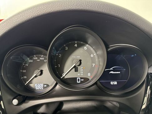 Certified 2025 Porsche Macan image 37