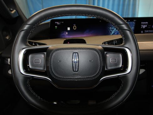 New 2026 Lincoln Navigator Reserve AWD/4WD image 9
