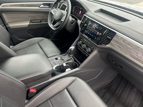 Used 2023 Volkswagen Atlas Cross Sport SE FWD image 16