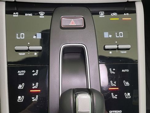 Used 2024 Porsche Macan image 32