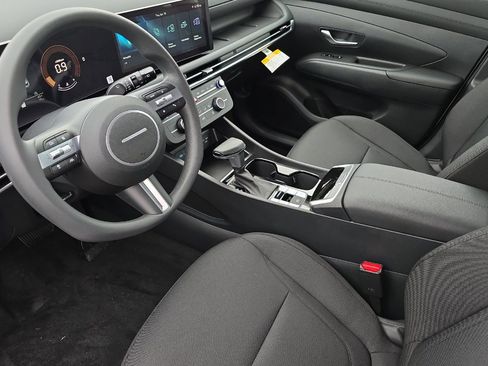 New 2025 Hyundai Tucson SE image 9