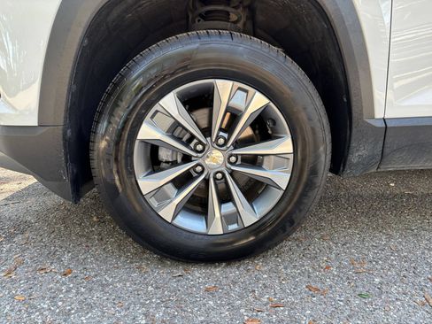 Used 2025 Chevrolet Equinox LT FWD image 30