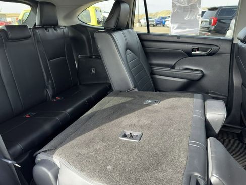Used 2023 Toyota Highlander XLE image 21