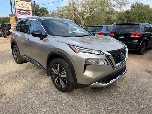 Used 2022 Nissan Rogue Platinum w/ Head-Up Display Package image 3