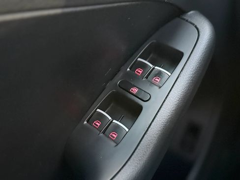 Used 2014 Volkswagen Jetta GLI Autobahn FWD image 32