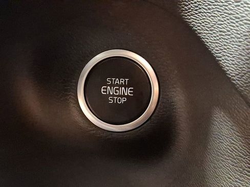 Used 2021 Volvo XC40 T5 R-Design w/ Climate Package AWD/4WD image 19