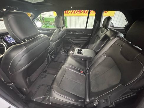 Used 2023 Jeep Grand Cherokee Altitude RWD image 36