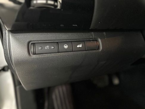 Used 2025 Nissan Pathfinder SV AWD/4WD image 19