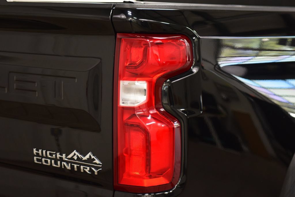 Used 2023 Chevrolet Silverado 1500 High Country w/ High Country Premium Package AWD/4WD image 21