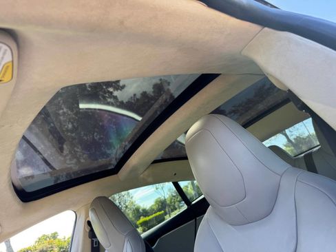 Used 2015 Tesla Model S 85D image 21