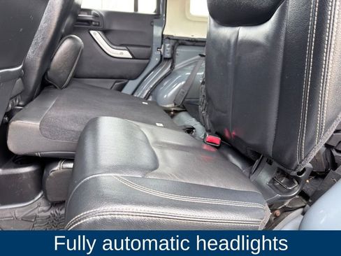 Used 2014 Jeep Wrangler Unlimited Rubicon image 16