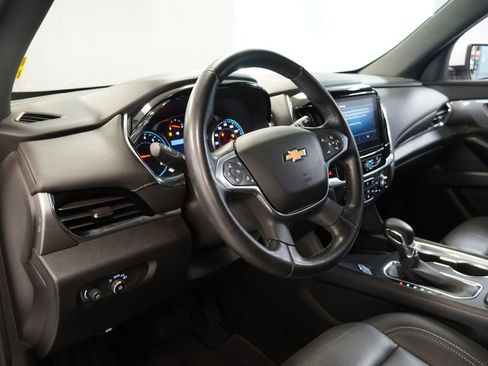 Used 2023 Chevrolet Traverse LT image 6